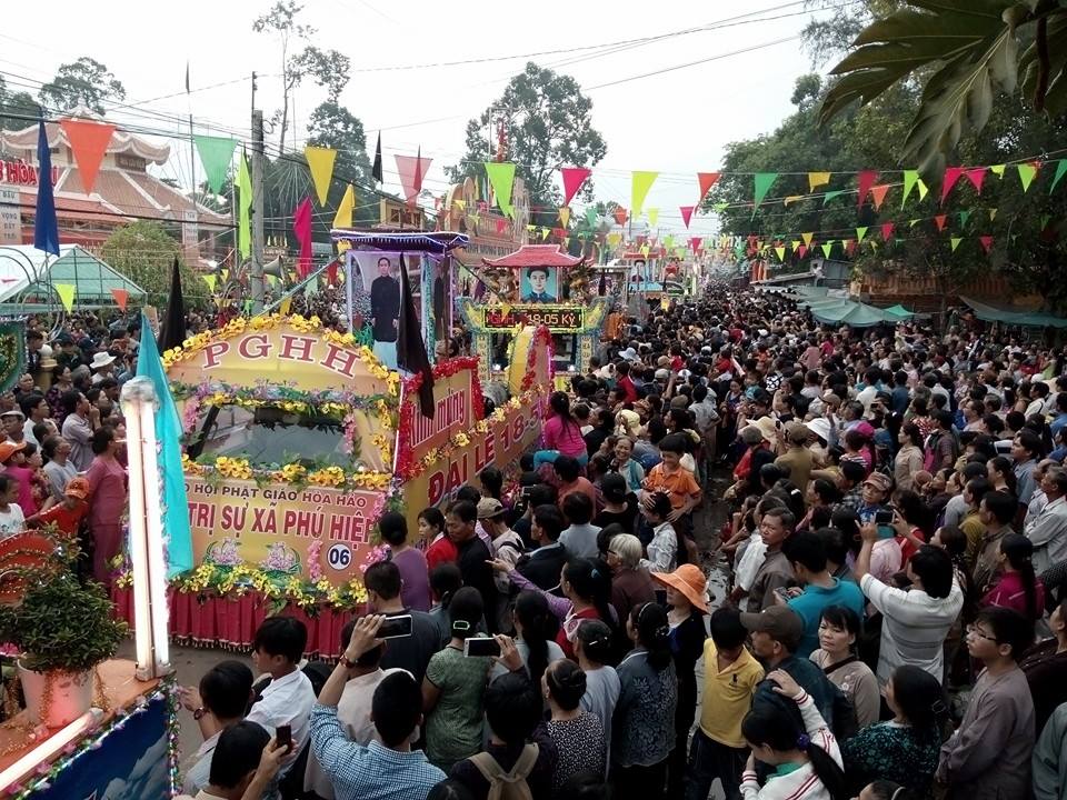 Lễ Hội Thánh Địa Hòa Hảo ở làng Hòa Hảo (An Giang)